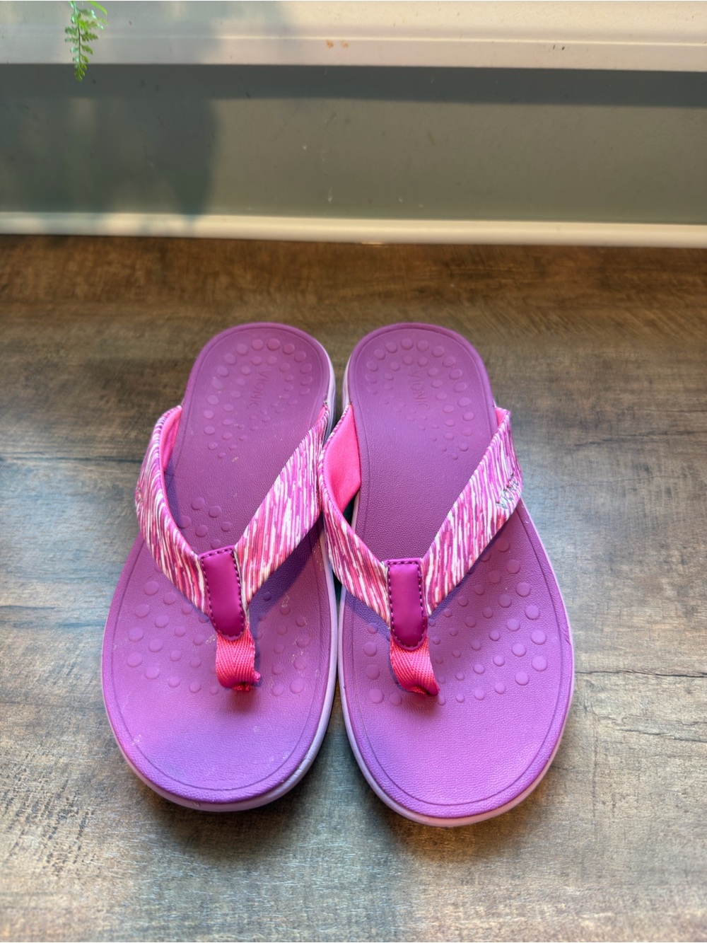 Vionic Purple Pink Striped Flip Flop Thong Wedge Sandals Women's Size 8